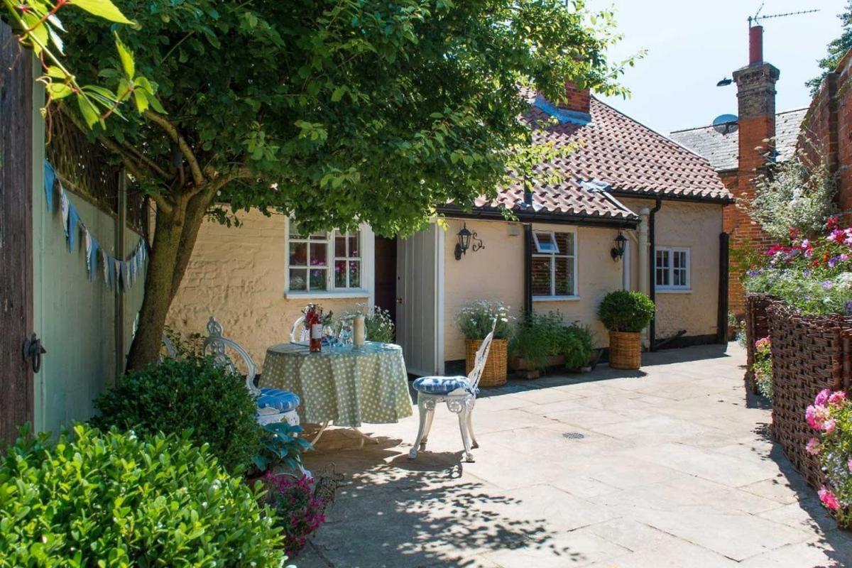 Wren Cottage, A Very Cosy Historic Coastal Cottage In A Pretty Little Village Wickham Market エクステリア 写真