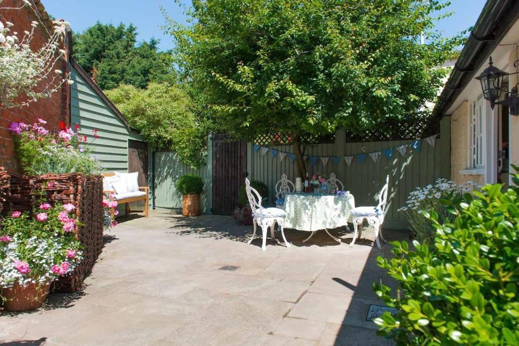Wren Cottage, A Very Cosy Historic Coastal Cottage In A Pretty Little Village Wickham Market エクステリア 写真