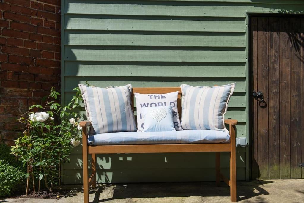 Wren Cottage, A Very Cosy Historic Coastal Cottage In A Pretty Little Village Wickham Market エクステリア 写真